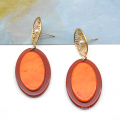 Nuevos tendencias de joyería de oído acrílico de color naranja brillante para mujeres pendientes de sementales chapados en oro